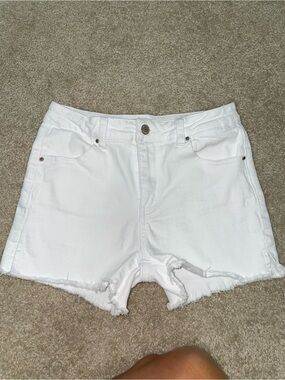 Zenana Acid washed Frayed Hem White Denim Shorts